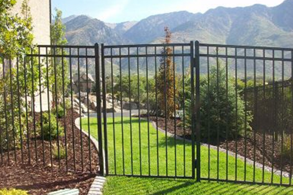 Hot selling black customized style metal walkway fence gate for villa, garden & courtyard guarding your home