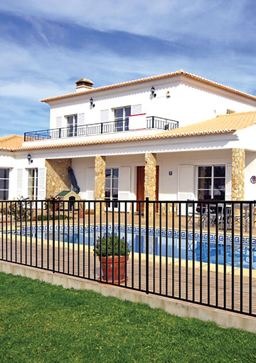 Modern Galvanized/Aluminum 2 Rails Flat Top Ornamental Swimming Pool Fence Panels