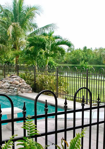 Home Garden Black Coated Hoop-Topped Metal Border Fence With Post And Bracket
