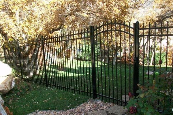 Hot selling black customized style metal walkway fence gate for villa, garden & courtyard guarding your home