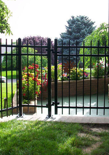 Anti-Climb Design High-Security Picket Top Fence Panels With Decorative Finials