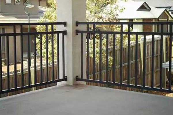 Customized Outdoor Metal Handrail Balcony Stair Porch Deck Fittings Tubular Steel Railing Aluminum Railing System